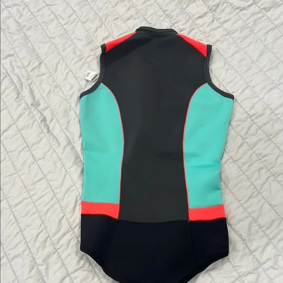 Rip Curl Gray and Aqua Sleeveless Wetsuit with Red Accents - Picture 5 of 5